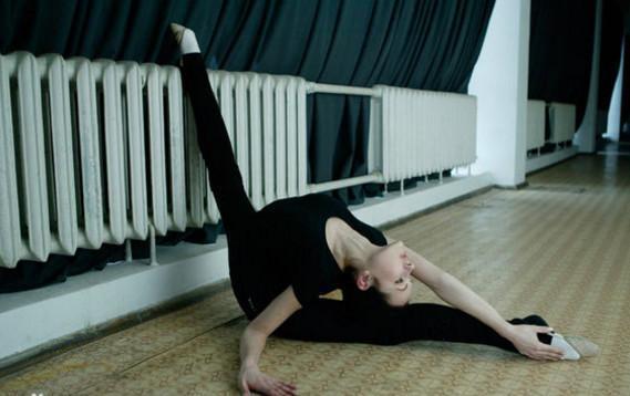 与自然美景共舞,最新劈叉之旅,探寻内心平和的旅程