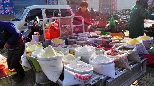 最新赶集现象,背景、事件、影响与时代地位探索