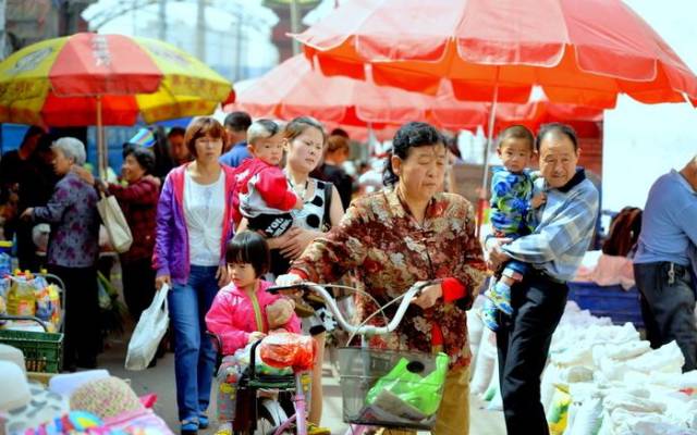 最新赶集现象,背景、事件、影响与时代地位探索