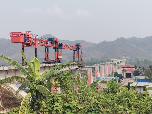 中越铁路最新动态,小巷中的铁路风情与特色小店探秘