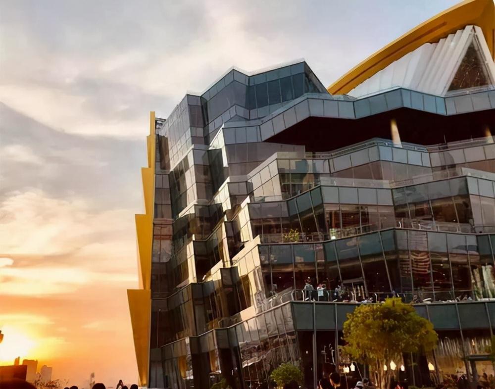 曼谷新地标，变化的力量与自信的旅程探索