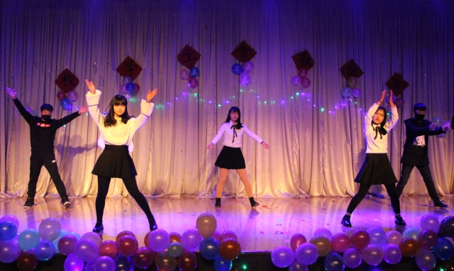 最新音乐舞蹈组合,舞动家庭温馨时光之夜