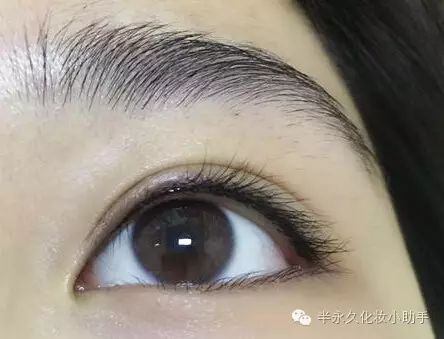 时尚纹眼线趋势,探寻内心宁静与自然美丽的交融