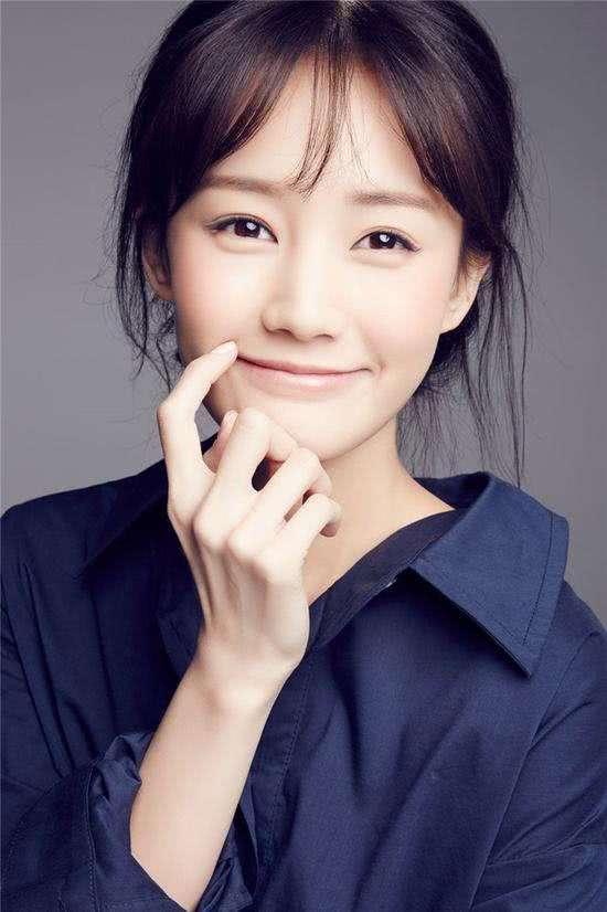 唯品会广告女主揭晓,自信与成就的力量,变化中的学习之路启航