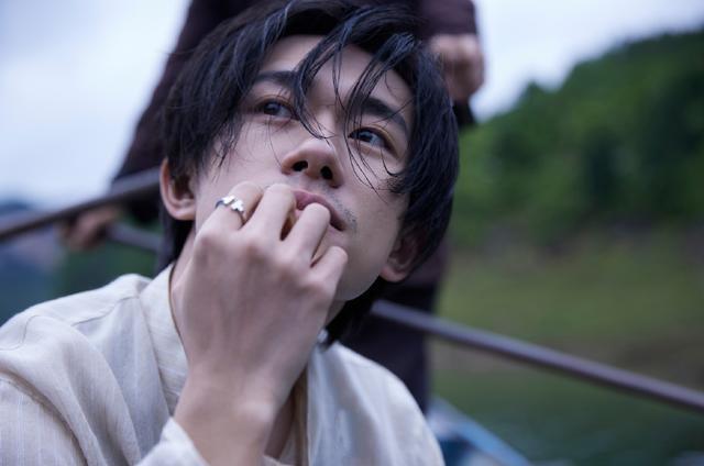 易烊千玺杂志新封面,小巷深处的独特风景与隐藏特色小店探索