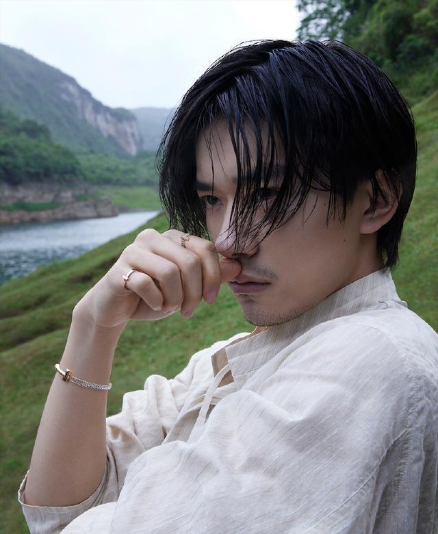 易烊千玺杂志新封面,小巷深处的独特风景与隐藏特色小店探索