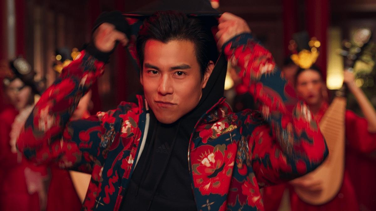 阿迪达斯最新广告,阿迪达斯最新广告,掀起潮流风暴!