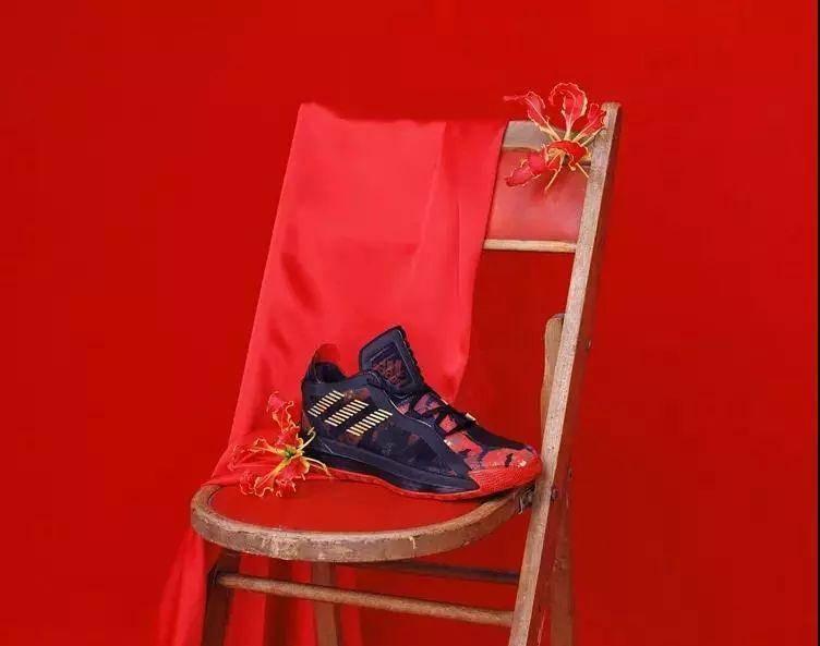 阿迪达斯最新广告,阿迪达斯最新广告,掀起潮流风暴!