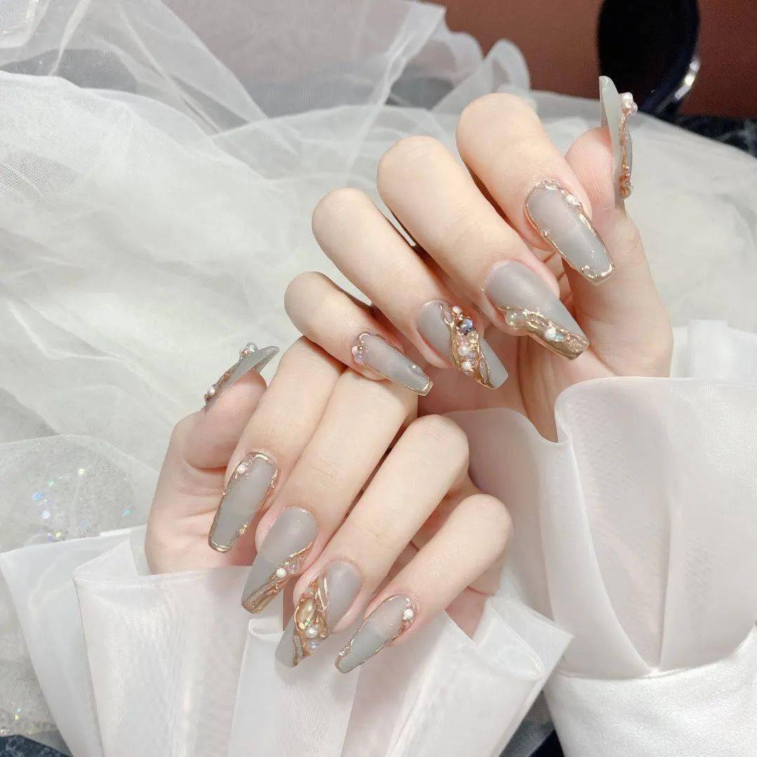 时尚美甲新款引领潮流,指尖艺术的魅力展现