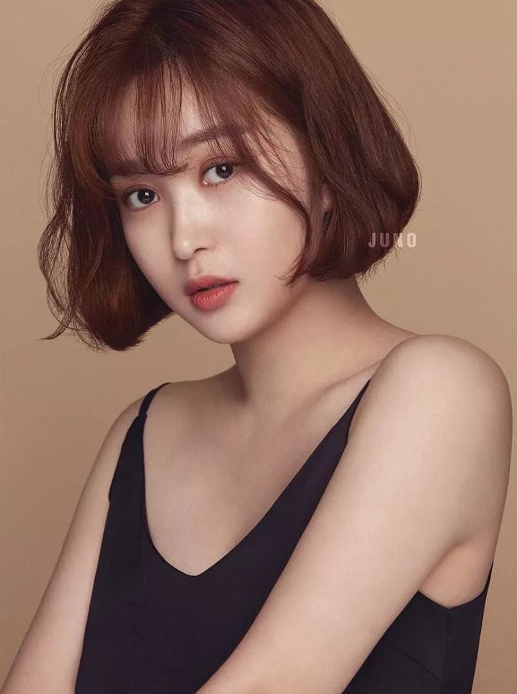 韩国潮流发型揭秘,小巷中的秘密发廊展示