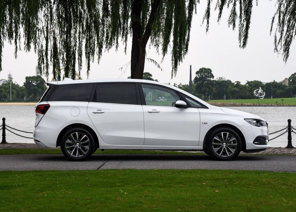 GL6上市,探索小巷美食宝藏,独特风味等你来发掘