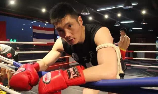 白近斌赛场风采,温情与友谊的日常故事