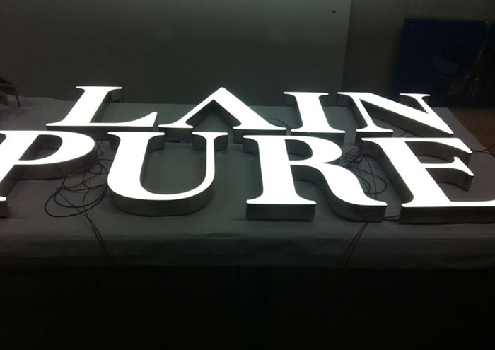 发光字最新趋势探索,小巷独特小店探秘