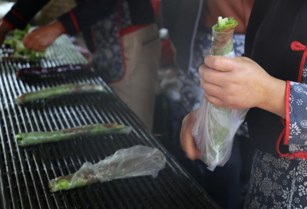 自然美景下的独特小吃之旅,味蕾与视觉的双重盛宴