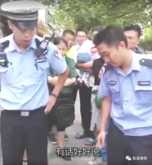 抱摔民警事件,理解与反思的最新视角