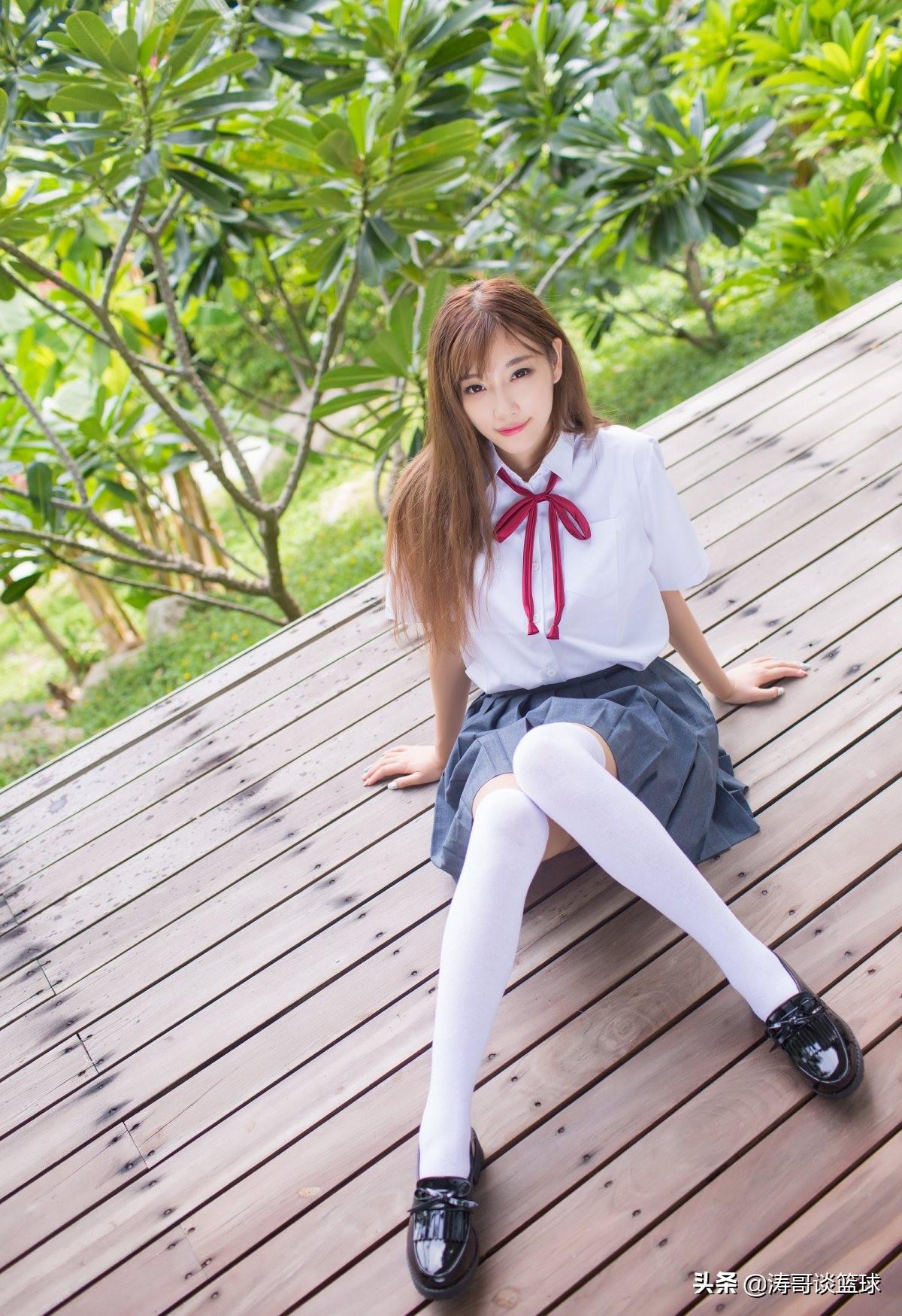 杨晨晨最新套装引领时尚风潮的魅力展现