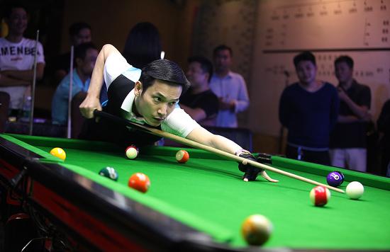 台球最新资讯,桌边的温馨日常与友情碰撞的火花