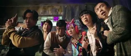 吴君如最新丧尸电影与小巷深处的特色小店,惊悚与美食的双重体验