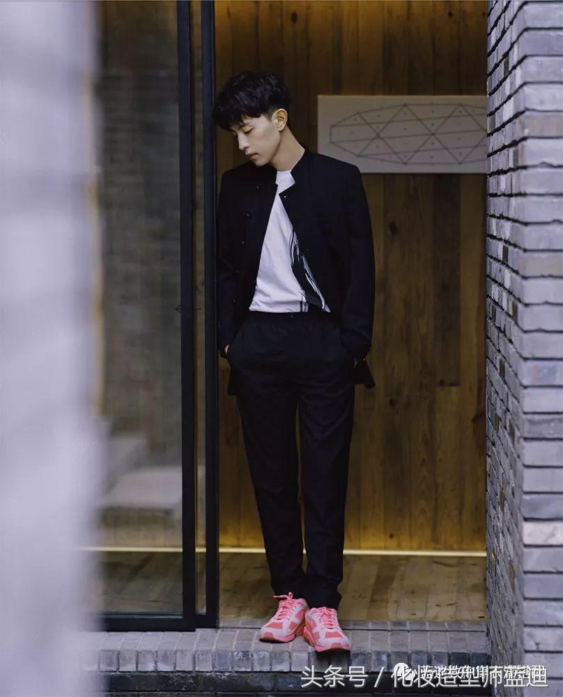 王锵,时尚潮流的引领者最新动态