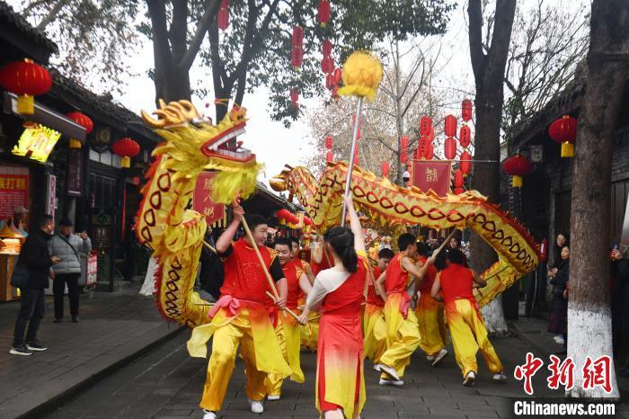 最新巡游表演步骤指南与精彩瞬间展示