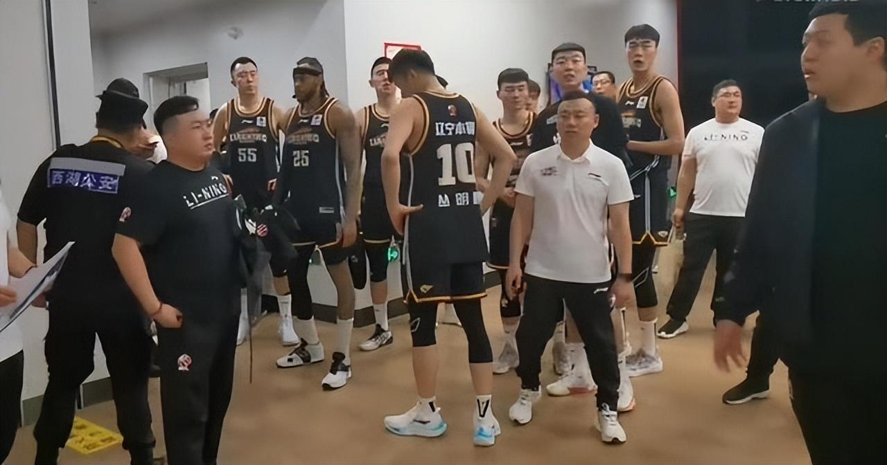 王博最新探秘,小巷中的美食天堂