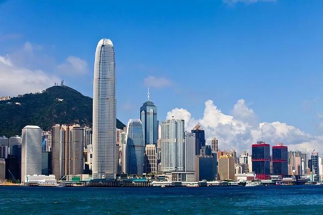 香港佑威国际，变革中的力量，学习与成长的自信与成就感
