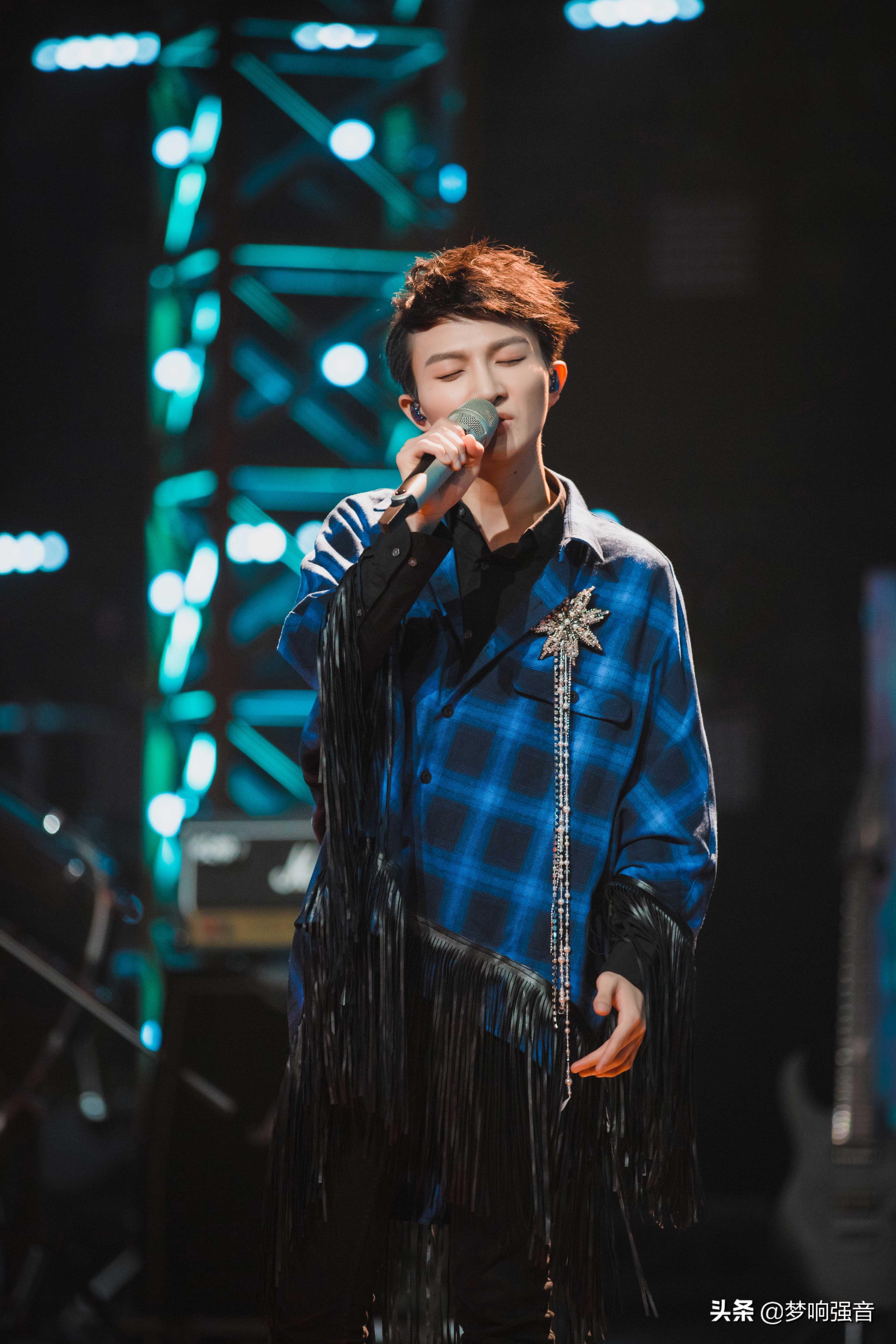 汪峰最新巡演震撼启动，音乐盛宴燃情之夜！🌟🎤✨