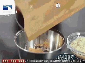 最新铁板烤肠，小巷中的味蕾盛宴