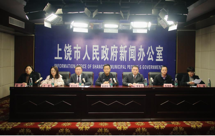 德兴最新新闻，城市中的温馨日常与友情力量展现