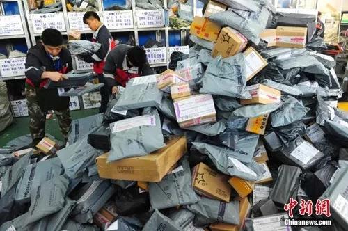 探索前沿科技背后的故事，偷偷碰2025最新