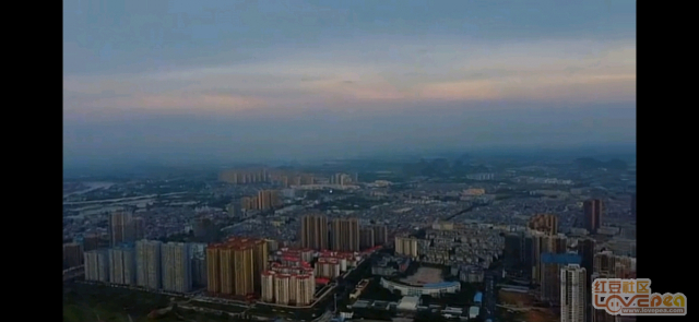 烈面最新航拍，高空视角下的温馨日常